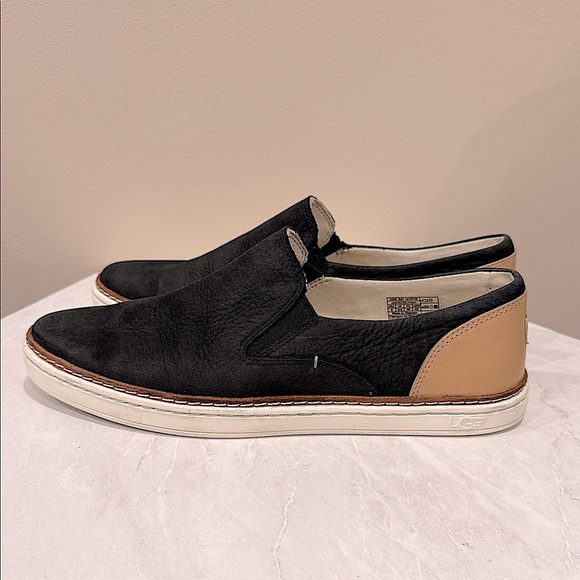 🔥 UGG Women’s Black and Tan Loafers🔥 - Picture 2 of 6